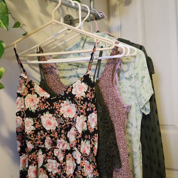 SLIP ON FLORAL DRESS- FITS XS/S - Picture 2 of 14